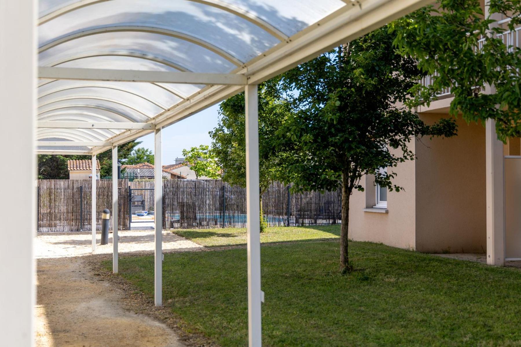 Patio Parc Residence Argenton-l'Eglise Bagian luar foto